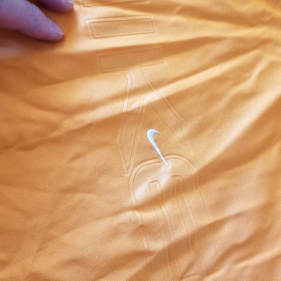 NWT…Mens Nike T shirt - Picture 3 of 4